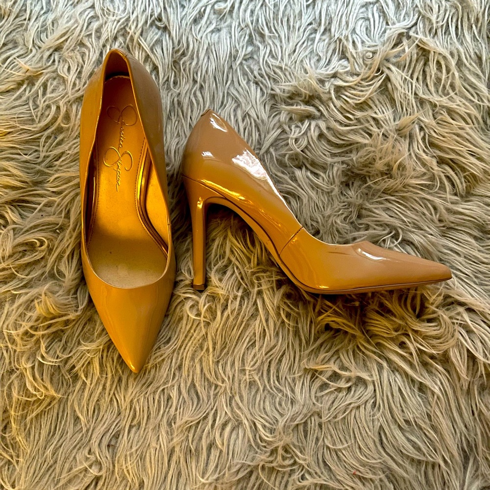 Jessica Simpson, size 9, nude, patent leather heels